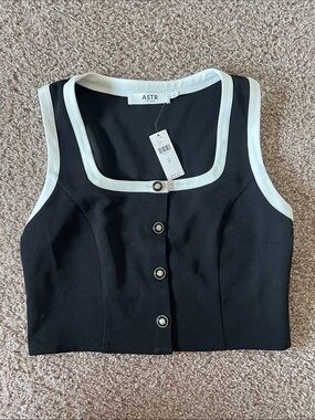 ASTR The Label Rory Contrast Trim Top - NWT!! Black Cropped Tank with White Trim